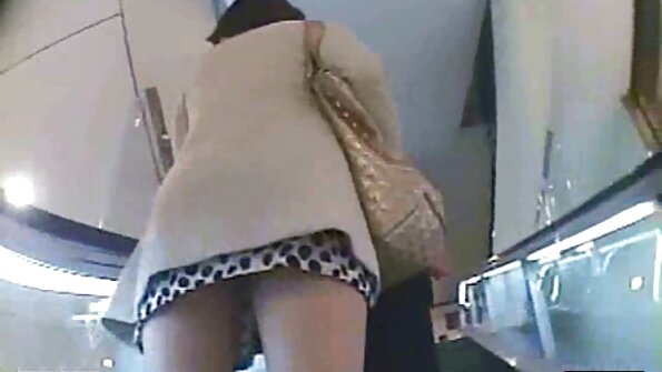 Die dicke Angela White bekommt ihre Arschtitten verehrt