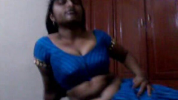 सुडौल MILFs एक मित्र मोठ्या बोनर सामायिक