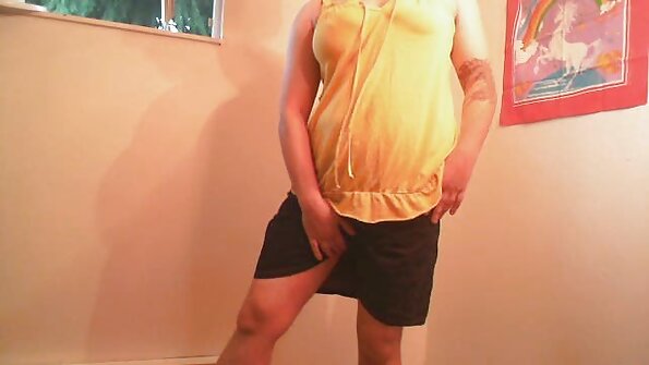 अविश्वसनीय MILF सावत्र मुलीसह तीन मार्ग आहे
