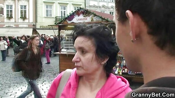 गरम हंगेरियन महिला तिच्या गरम गांड भोक pounded नाही